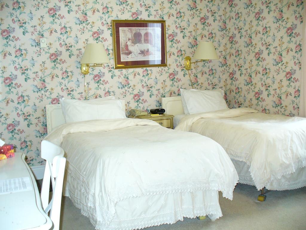 Albert House Inn Отава Стая снимка