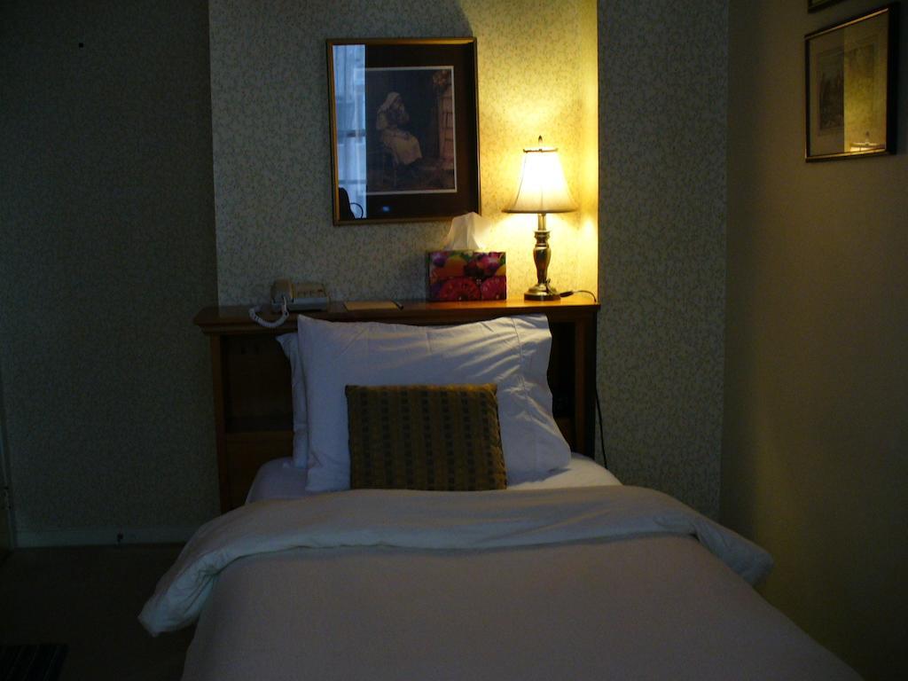 Albert House Inn Отава Стая снимка
